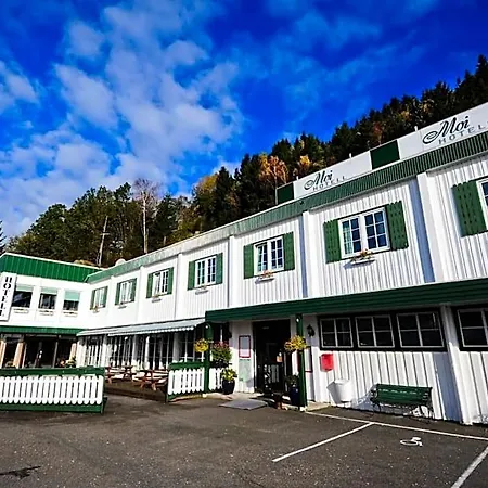 Hotel Hotell, Drivers 3*